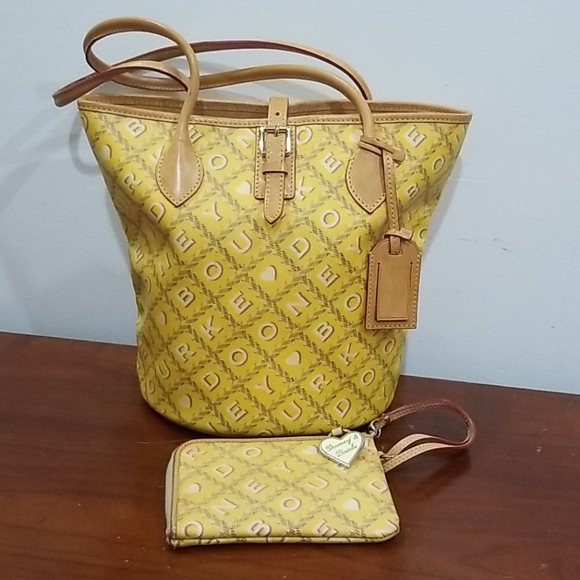 Dooney & Bourke puzzle bucket bag&wristlet wallet - Picture 9 of 16